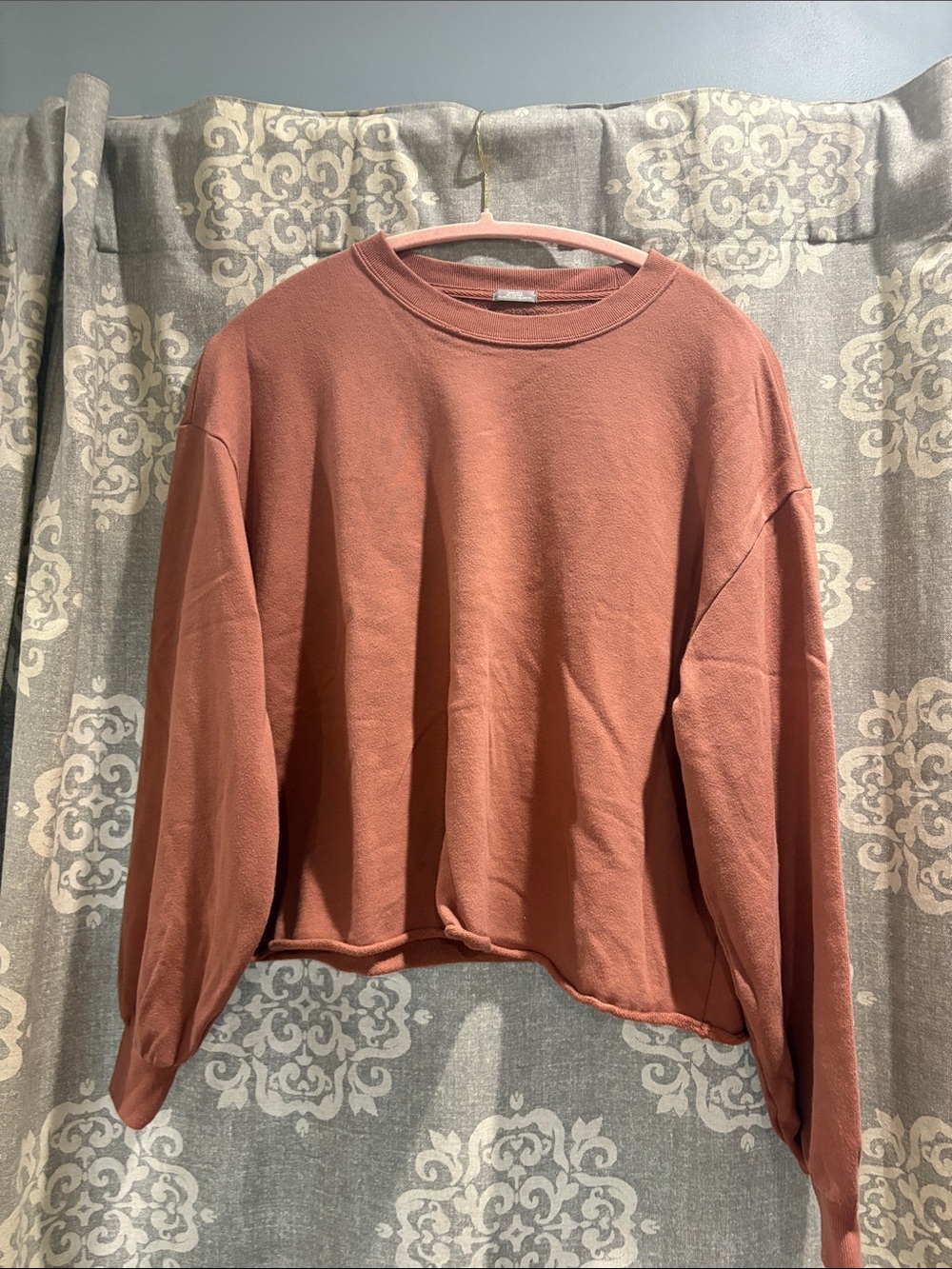 GAP Women's Dusty Rose Cropped Crewneck Sweatshirt